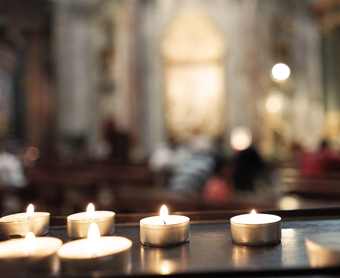 Indemnisation par le FGTI des brûlures causées à une jeune fille mineure lorsque ses vêtements ont pris feu à proximité de cierges dans une basilique