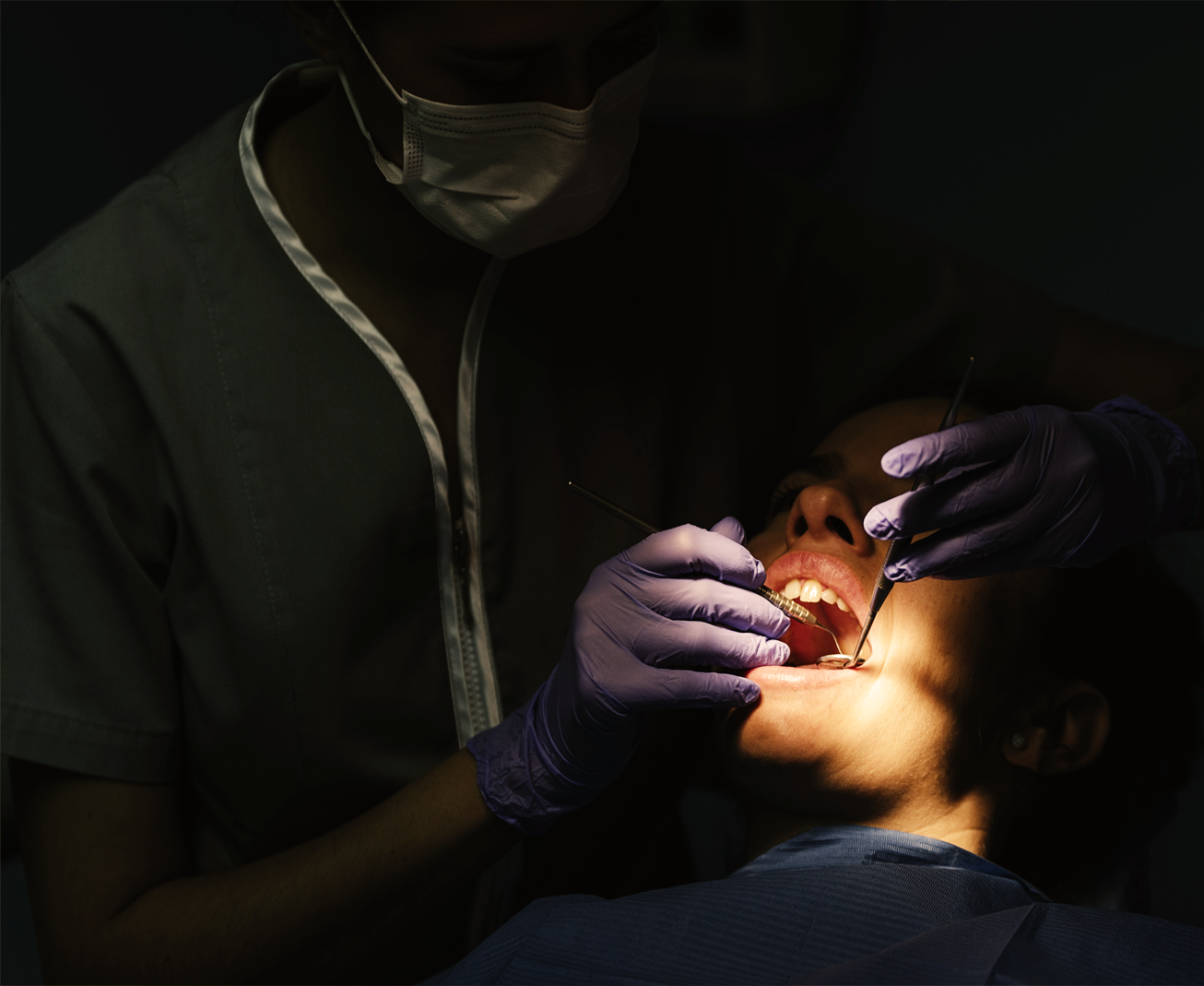Agressions sexuelles commises par un chirurgien-dentiste : Indifférence du caractère libidineux des actes réalisés pour la qualification de l’infraction