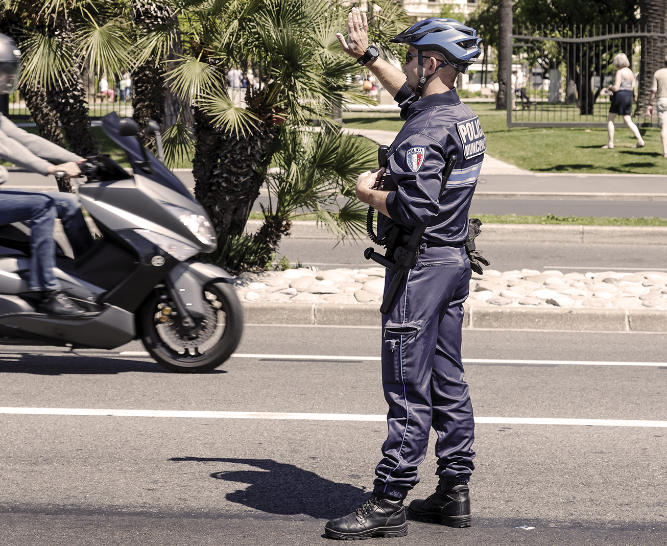 Fonctionnaire de Police renversé au cours d’un contrôle routier : la dévalorisation sociale ressentie par la victime du fait de son exclusion définitive du monde du travail n’est pas indemnisée au titre du déficit fonctionnel permanent mais au titre de l’incidence professionnelle